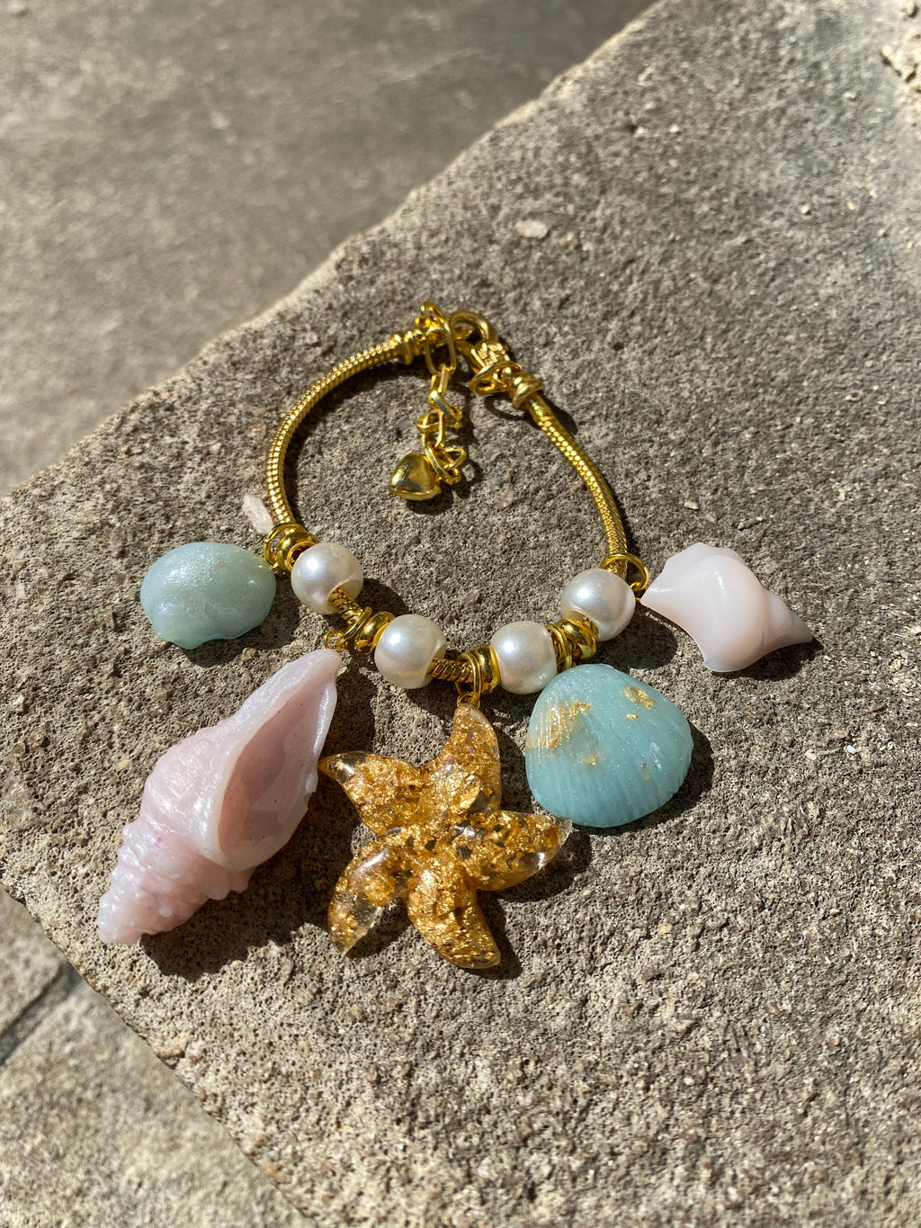 Resin Seashell Charm Bracelet