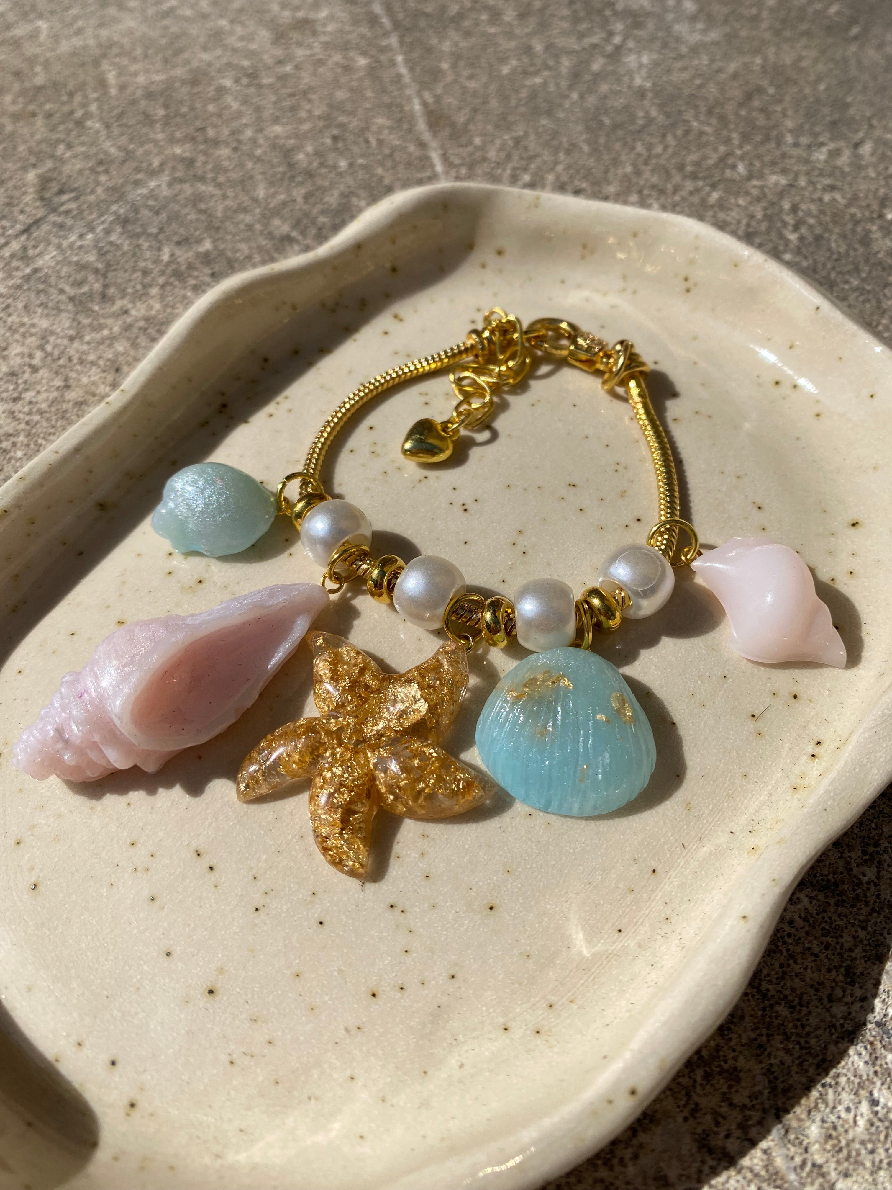 Resin Seashell Charm Bracelet