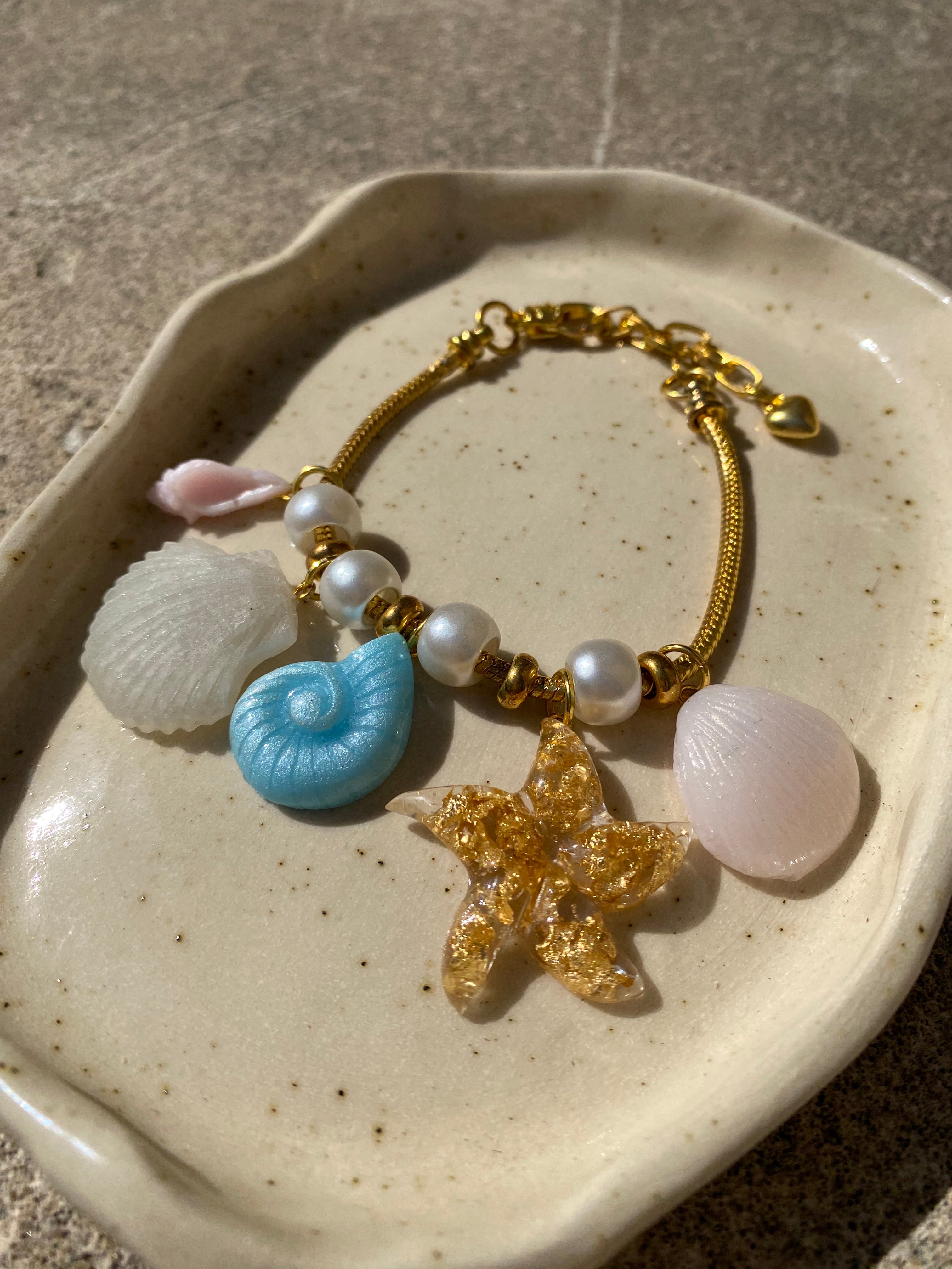 Resin Seashell Charm Bracelet