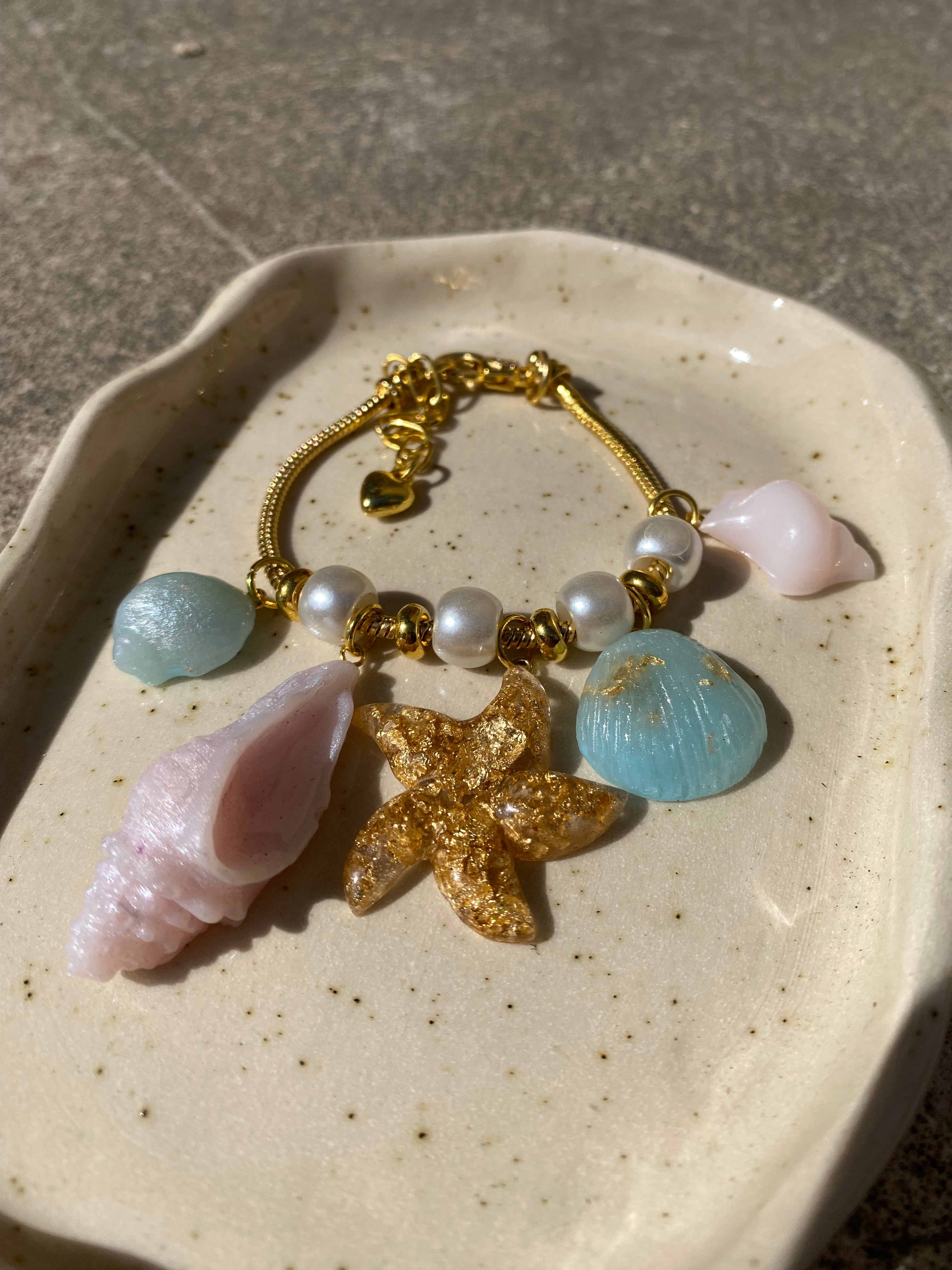 Resin Seashell Charm Bracelet