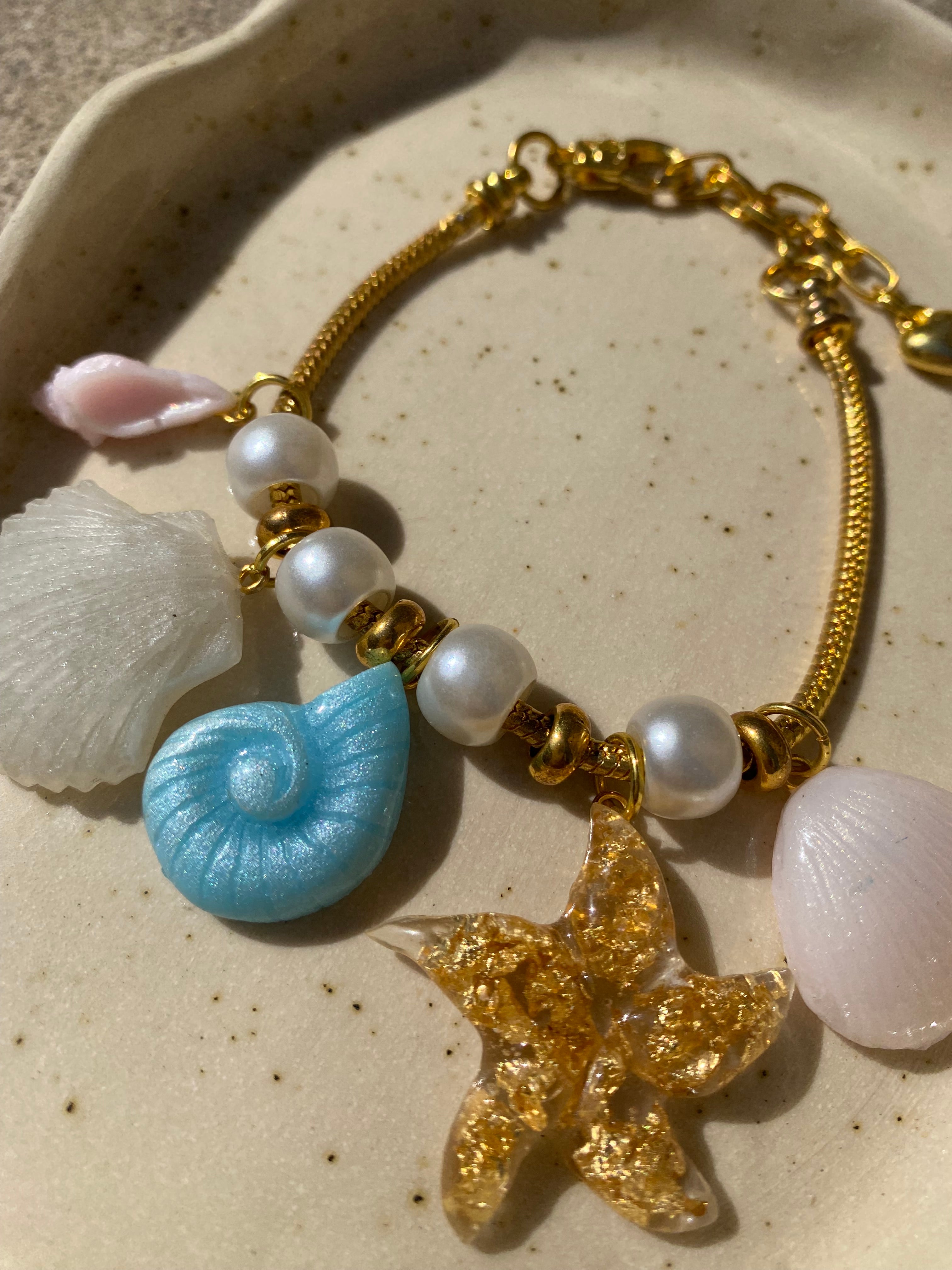 Resin Seashell Charm Bracelet