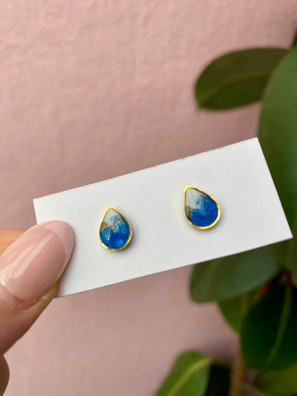 Resin Studs